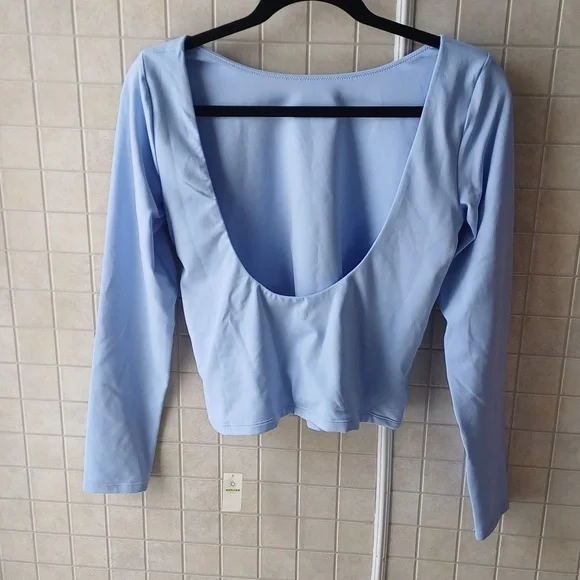 Offline Crop Top - Picture 2 of 2